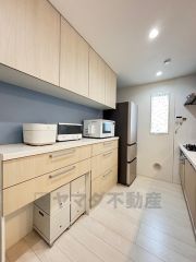 キッチン後方にカップボードあり＾＾