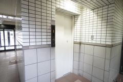 エレベーター完備で、上階への移動もスムーズ。重たい荷物がある日やお買い物帰りでも負担が少なく、毎日の暮らしを快適にサポートしてくれます。