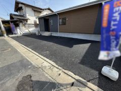 カースペースは並列4台分を確保＾＾マイカー用に、お客さま用に、余裕を持ってご利用いただけます。