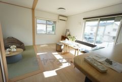 南側の掃き出し窓からは暖かな陽が入り込み、気持ちの良い毎日が送れそうですね＾＾