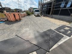駐車スペースはゆとりある5台分を確保。マイカー用に、お客さま用に、余裕を持ってご利用いただけます。