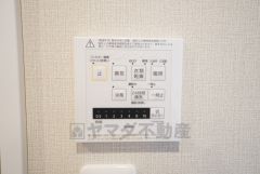 浴室暖房乾燥機には、暖房、乾燥、涼風、換気の4つの機能が付いています。タイマー付きです。換気・雨の日の洗濯も安心です＾＾