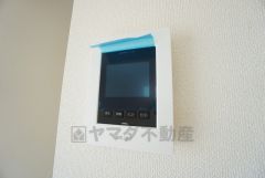 防犯はもちろん、セールスマン対策にもなるモニター付きインターホンです。お子さん1人での留守番時にも活躍しそうです。