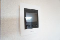 防犯性、セキュリティ対策に安心できるテレビモニター付きインターフォンです。セールスマン対策にもなり安心できます。