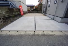 駐車スペースはゆとりある2台分を確保。マイカー用に、お客さま用に、余裕を持ってご利用いただけます。