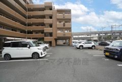 敷地内に平面駐車場あります＾＾ 4，000～8，000円/月。 最新の空き状況はお問い合わせください＾＾ 