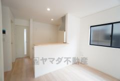 窓から光が差し込む明るいダイニング＾＾