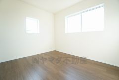 家具を選ばないナチュラルなフローリングとシンプルなクロスです＾＾