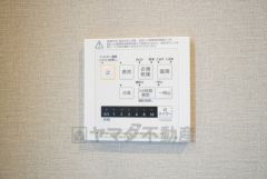 浴室暖房乾燥機には、暖房、乾燥、涼風、換気の4つの機能が付いています。タイマー付きです。換気・雨の日の洗濯も安心です＾＾