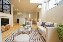 家族が集まる開放的なリビング。思い思いの時間を過ごしたり食事をしたり、素敵な団らんの場になりますね。CGによるイメージ画像。