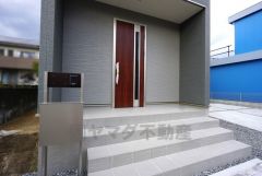 採光のためのスリットが入っています。
