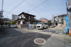 前面道路は西側約4.9ｍ公道に面しています＾＾