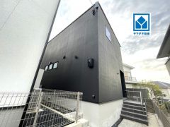 オール電化＾＾長期優良住宅。春日西小・中学校まで徒歩5分＾＾JR「博多南」駅まで自転車8分（1.6ｋｍ）。