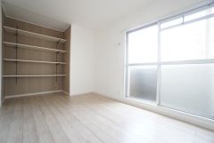明るい室内は、風通しも良く、大変居心地の良い空間となっております。爽やかな風を感じて起きる朝は、快適生活の始まりに。