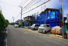 前面道路は南側約6.1ｍの公道に面しています。 前面道路が広いので駐車も楽々できそうですね＾＾ 