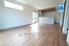 家族が集まる開放的なリビング。ご家族皆がゆったり寛げる憩いの空間での毎日のお食事が楽しみです＾＾