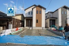 西鉄バス「警弥郷一丁目」停歩2分＾＾歩8分圏にマルキョウ、ダイキョーバリュー、セブン、ファミマ、コスモス、保育園、郵便局など周辺環境充実＾＾