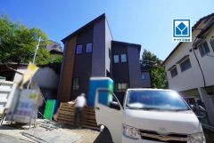 スーパーやコンビニなども近く周辺環境充実。快適でゆとりのある生活空間で新生活を始めましょう^^