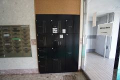 宅配ボックス付き。お仕事中や外出中などの不在時にも荷物が受け取れるのはとっても便利ですね＾＾セキュリティ面でも安心です＾＾