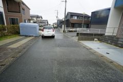住人以外の車の進入も少なく、小さなお子様を持つご家庭にも安心です。