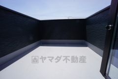 陽当たりが良さそうな南向きバルコニー。