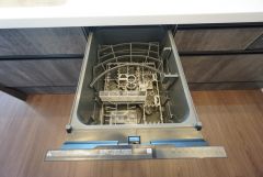 炊事時間を大幅に短縮できる食器洗浄乾燥機付き＾＾食器を洗う手間が減るので家族とのコミュニケーションの時間や自分の時間が増えますね。 