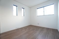 2面採光を確保した明るい室内は、風通しも良く、大変居心地の良い空間となっております。