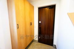 ご家族の靴をスッキリと片付けられるシューズボックス付きの玄関。