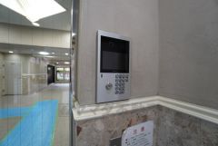 防犯性もばっちり、TVモニター付きインターホン完備。来訪者の顔が見えるので、安心＾＾お子さん1人での留守番時にも活躍しそうです。 