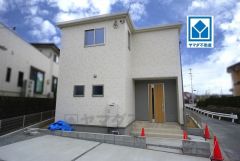 鳥栖市バス「萱方」停すぐ。徒歩1分＾＾JR鳥栖駅行きのバス＾＾徒歩9分圏に小学校、アスタラビスタ、セブン、ローソン、病院、郵便局、幼稚園など周辺環境充実＾＾