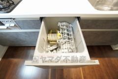 炊事時間を大幅に短縮できる食器洗浄乾燥機付き＾＾食器を洗う手間が減るので家族とのコミュニケーションの時間や自分の時間が増えますね。