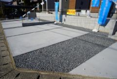 駐車スペースは2台分を確保＾＾マイカー用に、お客さま用に、余裕を持ってご利用いただけます。 自転車やバイク置場としても重宝します。 