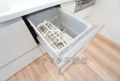 炊事時間を大幅に短縮できる食器洗浄乾燥機付き＾＾食器を洗う手間が減るので家族とのコミュニケーションの時間や自分の時間が増えますね。