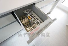 炊事時間を大幅に短縮できる食器洗浄乾燥機付き＾＾食器を洗う手間が減るので家族とのコミュニケーションの時間や自分の時間が増えますね。
