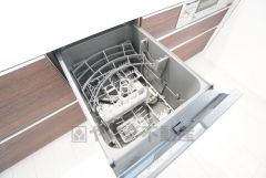 炊事時間を大幅に短縮できる食器洗浄乾燥機付き＾＾食器を洗う手間が減るので家族とのコミュニケーションの時間や自分の時間が増えますね。