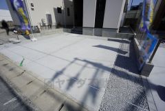 駐車スペースはゆとりある並列2台分を確保。マイカー用に、お客さま用に、余裕を持ってご利用いただけます。