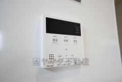 お風呂から通話ができるタイプの給湯器リモコンです。お子さんや高齢の方が一人で入られる時も安心ですね＾＾
