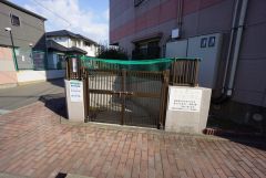 しっかりと扉の閉まるゴミ置き場。ゴミが散らかる心配もありません。