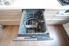 炊事時間を大幅に短縮できる食器洗浄乾燥機付き＾＾食器を洗う手間が減るので家族とのコミュニケーションの時間や自分の時間が増えますね。