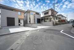 前面道路は南西側約6ｍの公道に面しています。