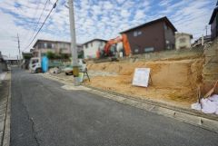 前面道路は南西側約4ｍ公道に面しています＾＾