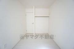 オープンクローゼット付きの洋室。