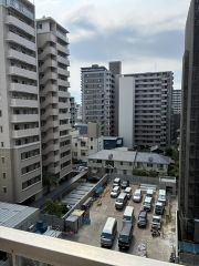 バルコニーからの眺望です。前面に遮るものがなく、日当たりも良好。お洗濯物が良く乾きます。