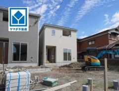 東野小学校まで徒歩4分と近く、お子様も無理なく通えます。スーパーやコンビニなども近く周辺環境充実。快適でゆとりのある生活空間で新生活を始めましょう^^