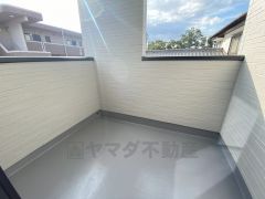 南向きで陽当たりの良いバルコニーです。お洗濯やお布団干しはもちろん、日光浴スペースにも＾＾