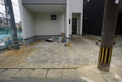 カースペースはビルトインガレージ1台プラス1台の計2台分を確保。