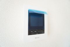 防犯性、セキュリティ対策に安心できるテレビモニター付きインターフォンです。セールスマン対策にもなり安心できます。