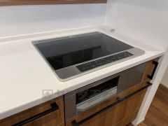 お手入れのしやすいIHクッキングヒーターです。3口コンロなので、効率よくお料理が楽しめます。毎日のお料理も楽しくなりますね＾＾ 