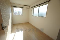 2面採光を確保した明るい室内は、風通しも良く、大変居心地の良い空間となっております。