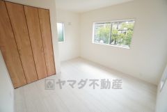 6.25帖。住む人のこだわりを活かす洋室＾＾クローゼットもあり荷物もすっきり片付けられ、ゆとりのある暮らしが出来ます＾＾